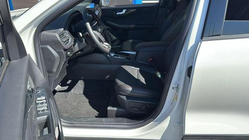 Star White Metallic Tri-Coat 2025 Ford Escape ST-Line