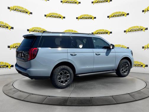 Glacier Gray Metallic Tri-Coat 2026 Ford Expedition Active