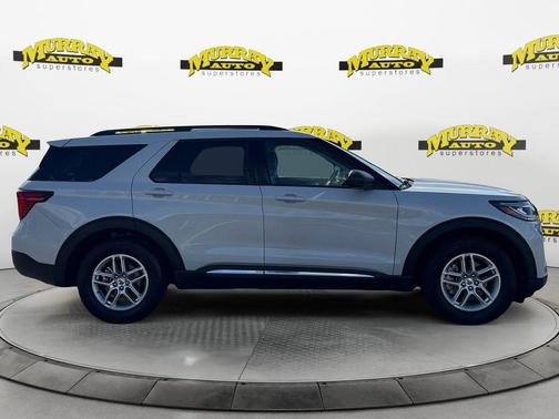Space White Metallic 2025 Ford Explorer Active