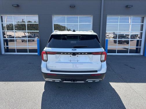 Space White Metallic 2025 Ford Explorer Active