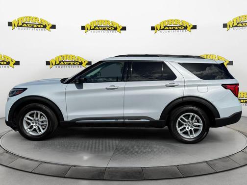 Space White Metallic 2025 Ford Explorer Active