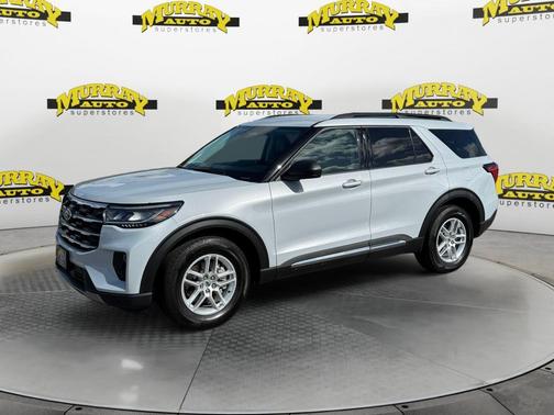 Space White Metallic 2025 Ford Explorer Active