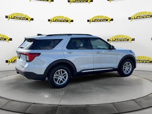 Space White Metallic 2025 Ford Explorer Active