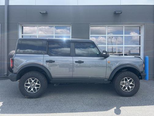 Carbonized Gray Metallic 2025 Ford Bronco Badlands
