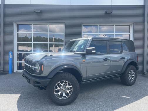 Carbonized Gray Metallic 2025 Ford Bronco Badlands
