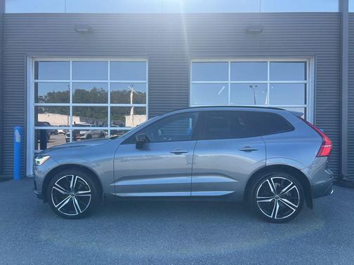 Blue Metallic 2021 Volvo XC60 T6 R-Design