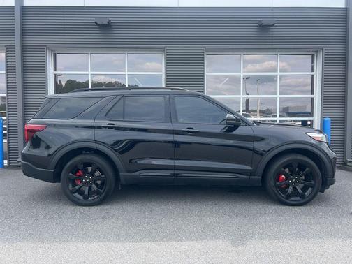 Agate Black Metallic 2023 Ford Explorer ST