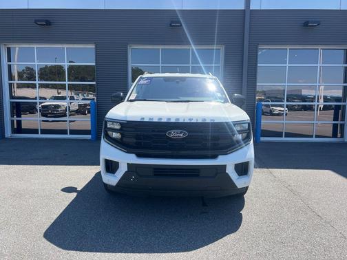 Oxford White 2025 Ford Expedition Active