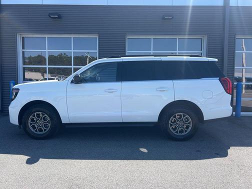 Oxford White 2025 Ford Expedition Active
