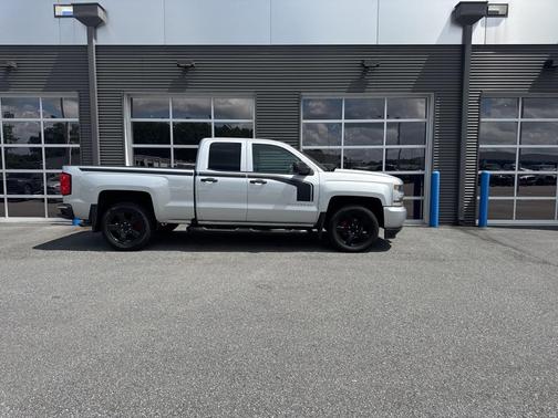 2018 Chevrolet Silverado 1500 Custom