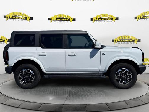 Oxford White 2023 Ford Bronco Outer Banks