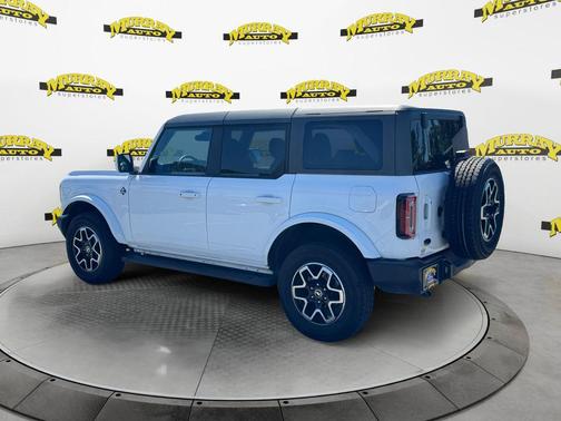 Oxford White 2023 Ford Bronco Outer Banks