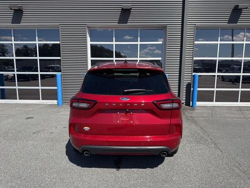 Rapid Red Metallic Tinted Clearcoat 2024 Ford Escape ST-Line