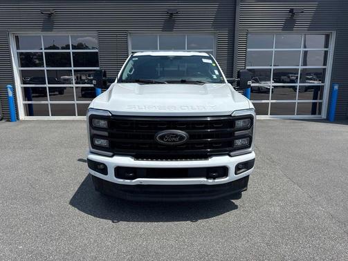 Oxford White 2024 Ford F-250 Lariat