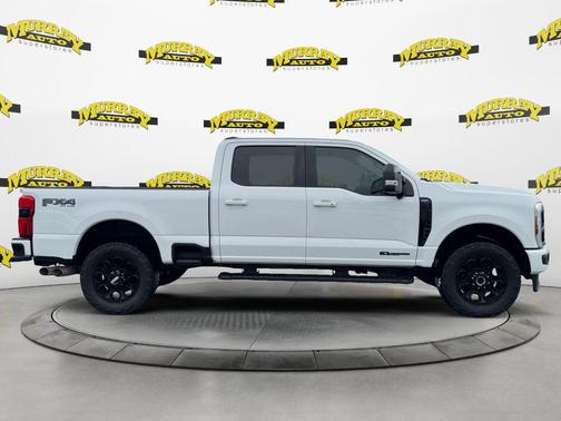 Oxford White 2024 Ford F-250 Lariat