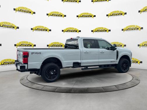 Avalanche 2026 Ford F-350 Lariat
