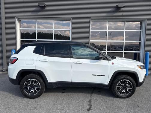 2024 Jeep Compass Trailhawk
