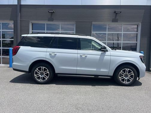 Silver Metallic 2025 Ford Expedition Active