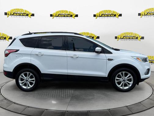 Oxford White 2018 Ford Escape SE