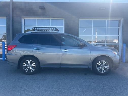 2019 Nissan Pathfinder S
