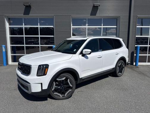 Glacial White Pearl 2023 Kia Telluride EX