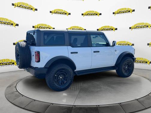 Oxford White 2026 Ford Bronco Outer Banks