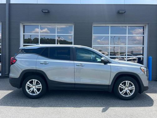 Sterling Metallic 2024 GMC Terrain SLE