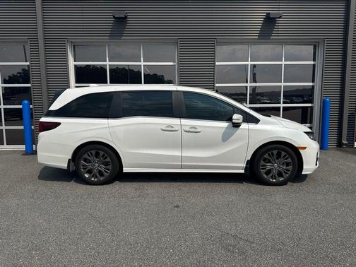 Platinum White 2025 Honda Odyssey Touring