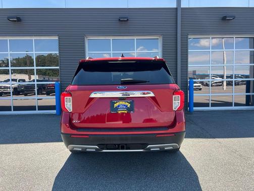 Rapid Red Metallic Tinted Clearcoat 2022 Ford Explorer XLT