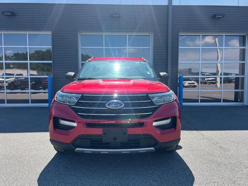 Rapid Red Metallic Tinted Clearcoat 2022 Ford Explorer XLT
