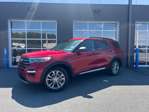 Rapid Red Metallic Tinted Clearcoat 2022 Ford Explorer XLT
