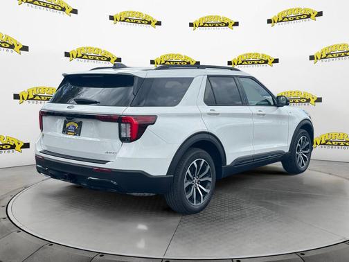 Star White Metallic Tri-Coat 2026 Ford Explorer ST-Line