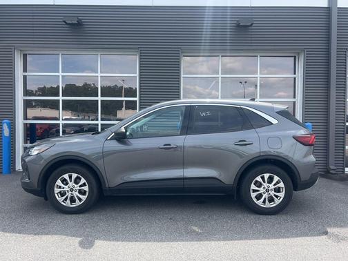 Carbonized Gray Metallic 2024 Ford Escape Active