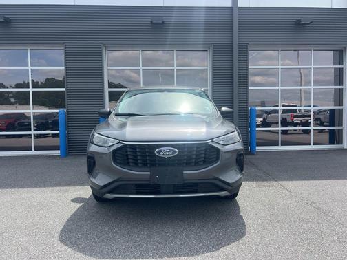 Carbonized Gray Metallic 2024 Ford Escape Active