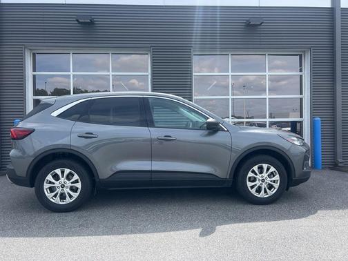 Carbonized Gray Metallic 2024 Ford Escape Active