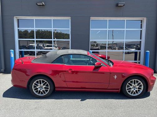 Black 2013 Ford Mustang V6 Premium