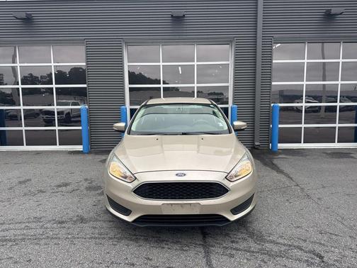 White Gold Metallic 2017 Ford Focus SE