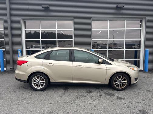 White Gold Metallic 2017 Ford Focus SE