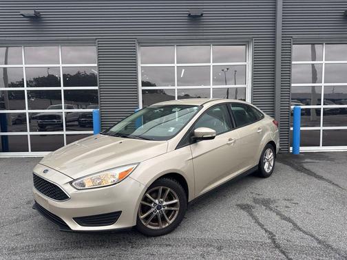 White Gold Metallic 2017 Ford Focus SE