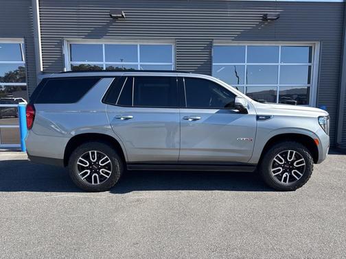2023 GMC Yukon 4WD AT4