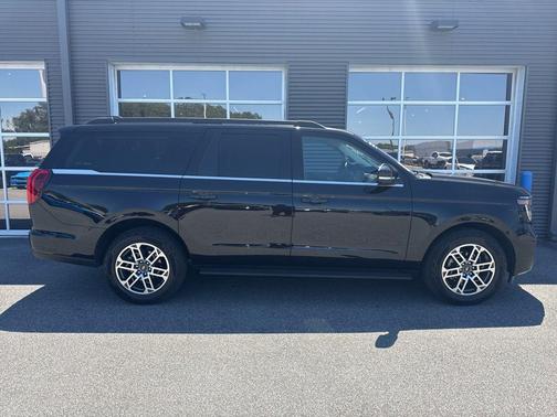 Agate Black Metallic 2025 Ford Expedition Max Active 4x4