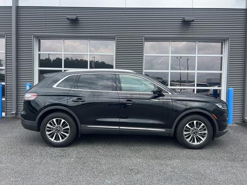Infinite Black Metallic Clearcoat 2022 Lincoln Nautilus Standard