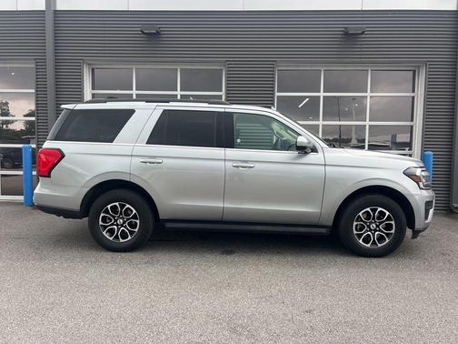 Silver Metallic 2024 Ford Expedition XLT