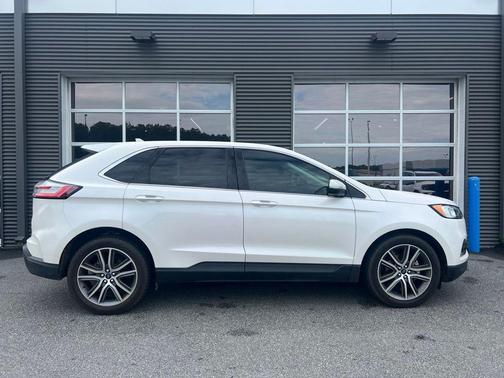 White Platinum 2019 Ford Edge Titanium
