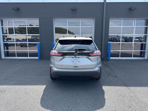 2020 Ford Edge SE