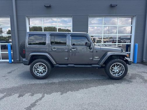 Granite Crystal Metallic Clearcoat 2014 Jeep Wrangler Unlimited Sahara