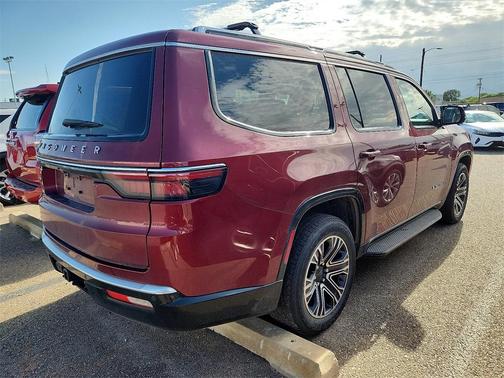 2023 Jeep Wagoneer Base
