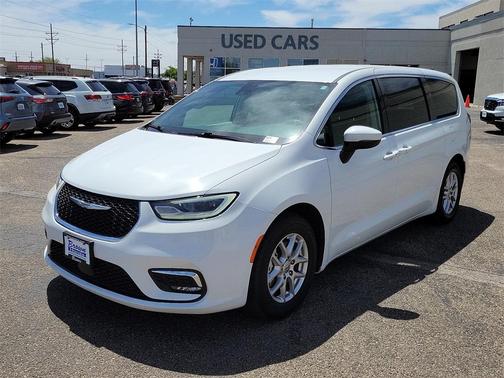 2023 Chrysler Pacifica Touring-L
