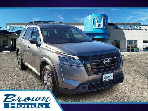 2025 Nissan Pathfinder SV