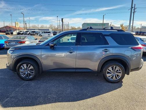 2025 Nissan Pathfinder SV